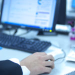 従業員個人の携帯を業務に使用させるのはお勧めできない